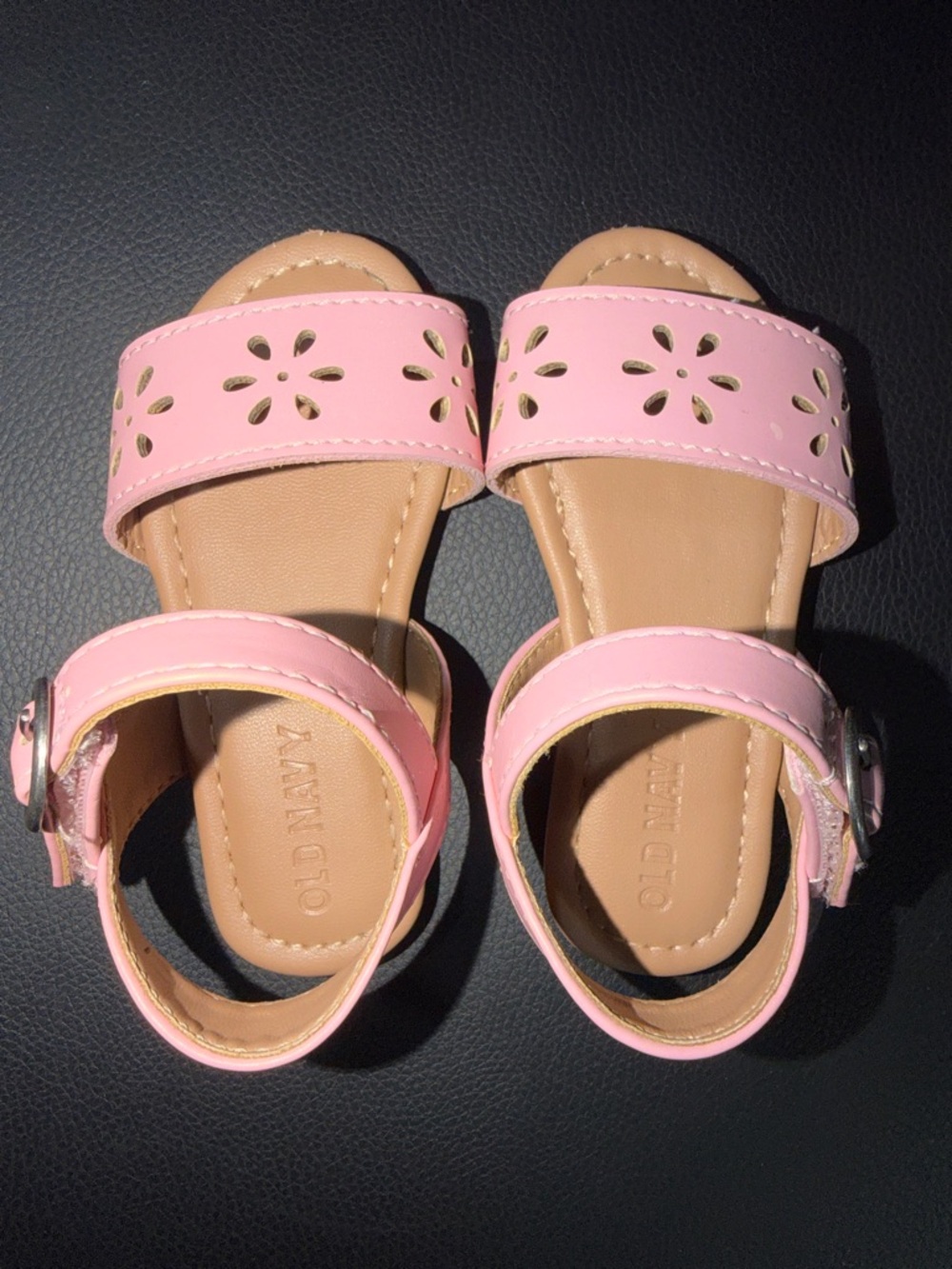 Old Navy Light Pink Faux-Leather Perforated Sandals for Toddler Girls - Picture 3 of 5